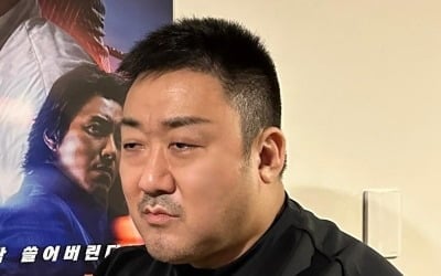 Ma Dong-seok went to the theater to see 'Criminal City 3'... Marbley looking for a size 3XL holding small and precious popcorn