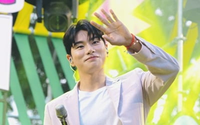 Lee Yi-kyung is popular in Vietnam... Fan meeting with 2000 people "Unforgettable memories"