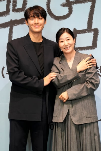 After showing only Lee Do-hyun's 'stupid acting' for 5 weeks... 'Bad Mom', lacking a finishing touch