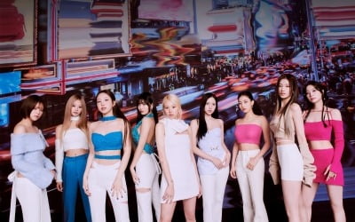 Twice, 'the first K-pop girl group' to exceed 1 million album sales in the US