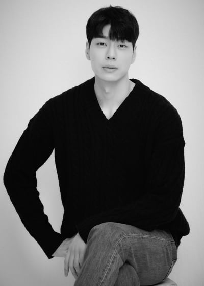 Model-turned-actor Kim Jong-hoon, exclusive contract with Endmark... Jong-seo Jeon · Seo-yeon Jin and rice cooked in one pot