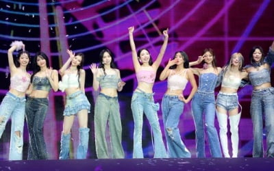Twice, the first female group to perform at Sophie Stadium and sold out... A good start to the US tour