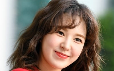 Red Velvet's Wendy and Girls' Generation's Taeyeon, ranked 1st and 2nd as female singers who are likely to buy food for their juniors... Ive Jang Won-young 3rd place