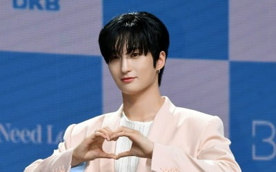 'Comeback' DKB's Lee Chan "MV filming location, 5 minutes away from home... Come visit my mother"