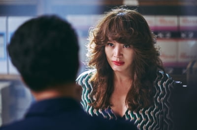 'Smuggling' lion head Kim Hye-soo, pattern shirt Jo In-seong, full of retro vibes