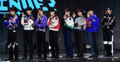 'Debut' Lunate "Company senior Astro, we are not inferior to visuals"