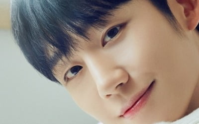 'Debut 10th anniversary' Jung Hae-in holds the largest fan meeting world tour