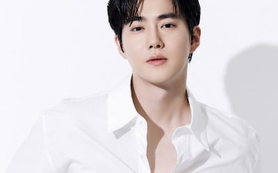 EXO's Suho, the mysterious story of being a part-timer at a convenience store