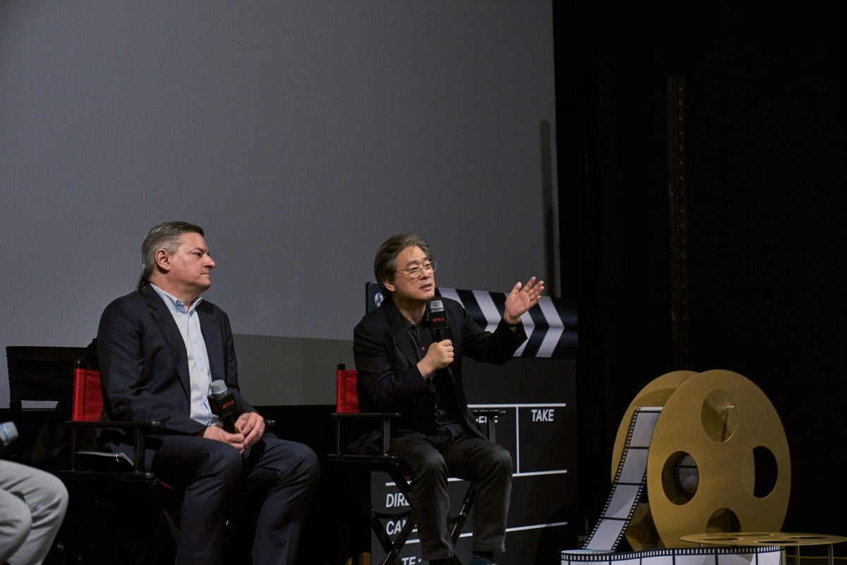 “Please, only your cell phone…” How directors Park Chan-wook and Ryoo Seung-wan put their hands together to watch movies