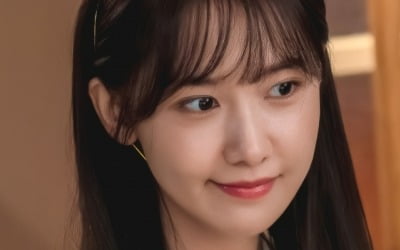 Im Yoona, crazy visuals and 4 languages... I love you because you're good at everything