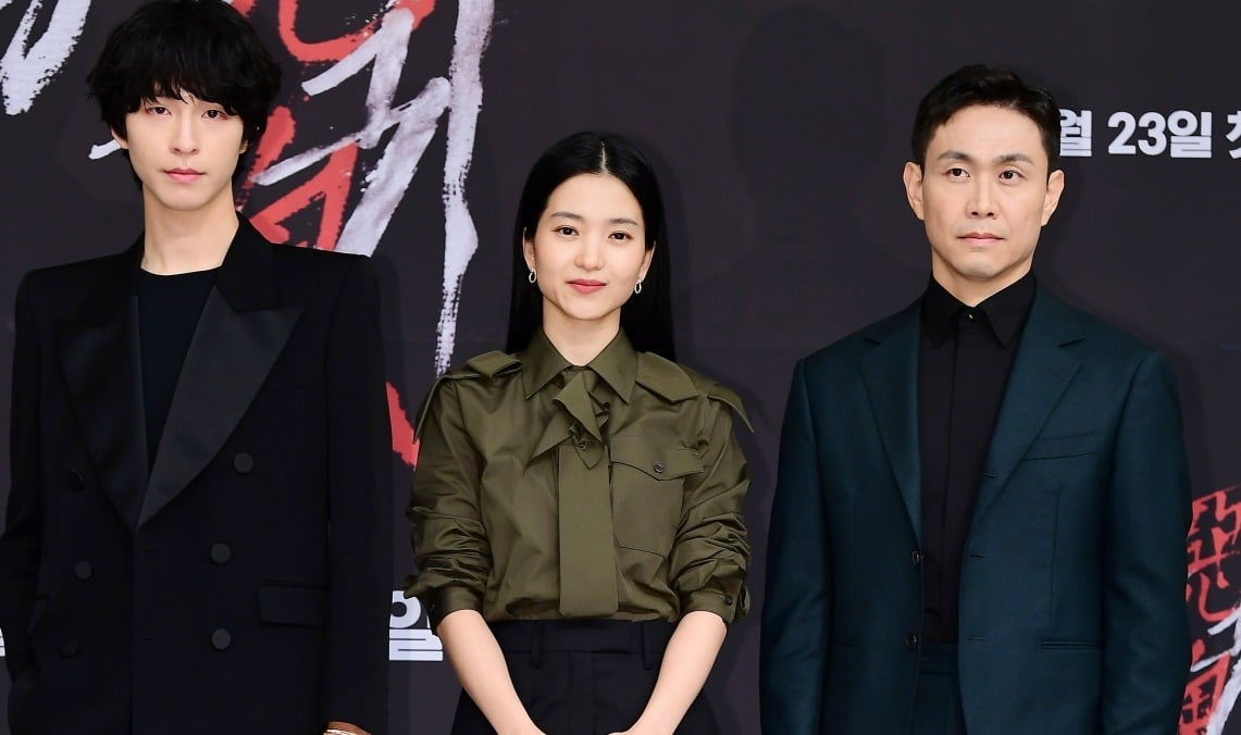 Writer Kim Eun-hee's 'Ghost', should I catch the cool summer heat with Kim Tae-ri, who is possessed by a ghost?
