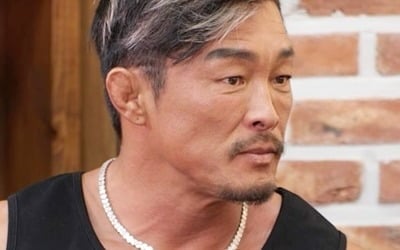 Choo Sung-hoon boasts 80 million won 8-carat diamond earrings
