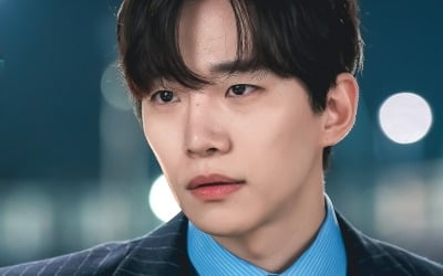 Lee Jun-ho got caught by the police Jin Seon-gyu before presenting it to Lim Yoon-ah... Dating advice on the street