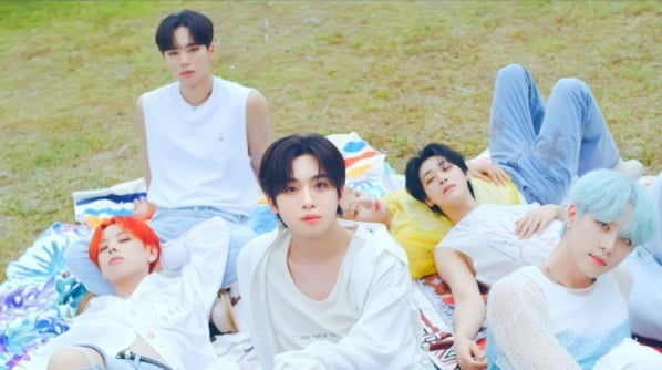 'Comeback on the 29th' Wii releases 'Sprint' MV teaser with 'summer romance' that will make you forget the heat