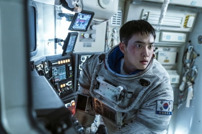 How is the romance between 'Idol of Thousands' Seol Gyeong-gu and 'Real Idol' Do Kyung-soo?