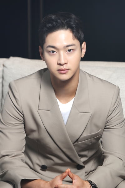 Jang Dong-yoon "I am a strong person if you get to know me"