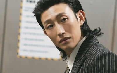 Is 'Woo Young-woo' a sub-dad? Kang Ki-young, the villain, transforms into an all-white long hair