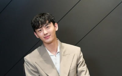 Lee Ji-hoon "It's a romance movie between the walls... Closer to the audience"
