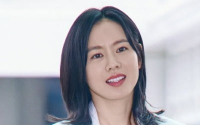 Son Ye-jin, company V ambassador's first outing... Temporarily freed from parenting for my son