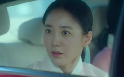 "Be ashamed of your chest"... Park Joo-mi, 'unable to adapt to the current life' in revealing costumes and hot kisses ('Assi Durian')