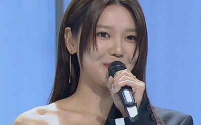 Choi Soo-young, from main MC to mentor role in 'RU Next'