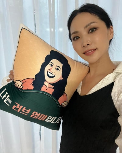 'Confession of Colphobia' Honey J "It was difficult to meet people"