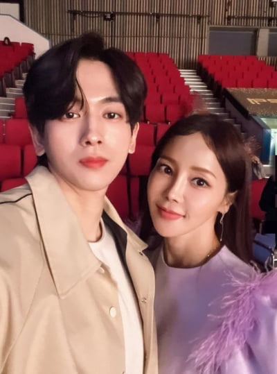 "I'm on the verge of divorce" '17 years younger' Mina... Was the 'lover' on social media an act?