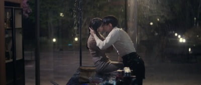 "Allow me, you" Lee Jun-ho and Lim Yoon-ah, who kissed for the first time, finally got through