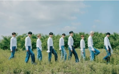 It's a rookie level... Zero Base One, the first K-pop group to become a 'million seller on the first day of their debut'