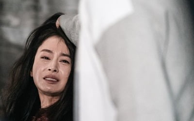 Lim Ji-yeon covered in blood, Kim Tae-hee caught in hair... 'House with a yard' ending "completely different from the original"