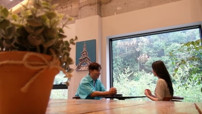 Jin Hae-seong, start countdown to marriage? Captured at a cafe with an elegant woman