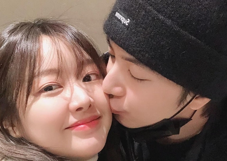 "The reason for living" Sandara Park's younger siblings Cheon Doong and Mimi openly declare their relationship after 4 years