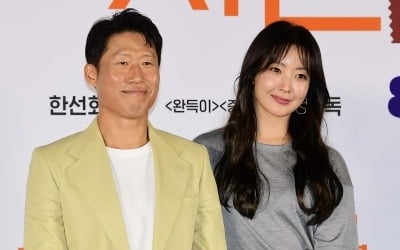 유해진·김희선, 첫 로맨스·20년만 도전 통했다…夏극장가 다크호스 [TEN무비]