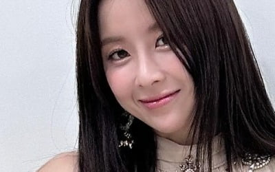 Eun Ga-eun, female trot singer with a refreshing charm like a watermelon, 'No. 1'