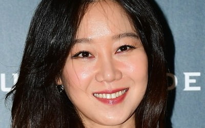 Gong Hyo-jin, Lee Jung-jae, Kim Go-eun, Jung Ho-yeon, and EXO Chan-yeol present the 2nd Blue Dragon Series Awards