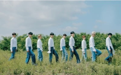 ZeroBase One sold 1.82 million albums in the first week of debut