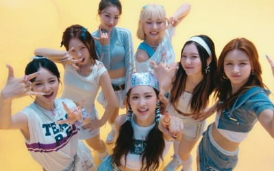 'Comeback D-1' Aicillin, refreshing + kitsch 'standard of teen'