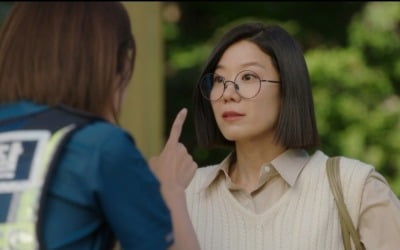 Jeon Hye-jin and her daughter Choi Soo-young's underwear thief and scuffle in 'Pleasant Revenge'