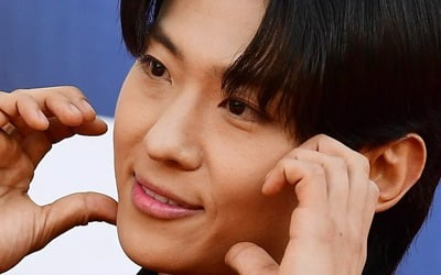 Dex with a big bow, Ayoung Kim with tears, male and female rookie entertainment awards "Thanks to my parents"