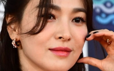 Song Hye-kyo's tears of "I'm happy", the first self-praise at the grand prize
