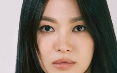 'Daesang' Song Hye-kyo has it all... Innocent and alluring beauty