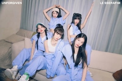 Le Seraphim, US title song and b-side song 'Double Performance'