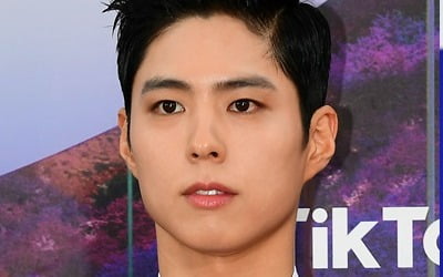 Taeyang and Xion.T, "12th anniversary of debut" Park Bo-gum's support and guest attendance at the fan meeting
