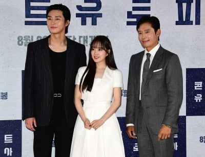이병헌·박서준 최대 애로사항…'콘유', 삼복더위에 패딩 입고 촬영한 이유 [TEN무비]