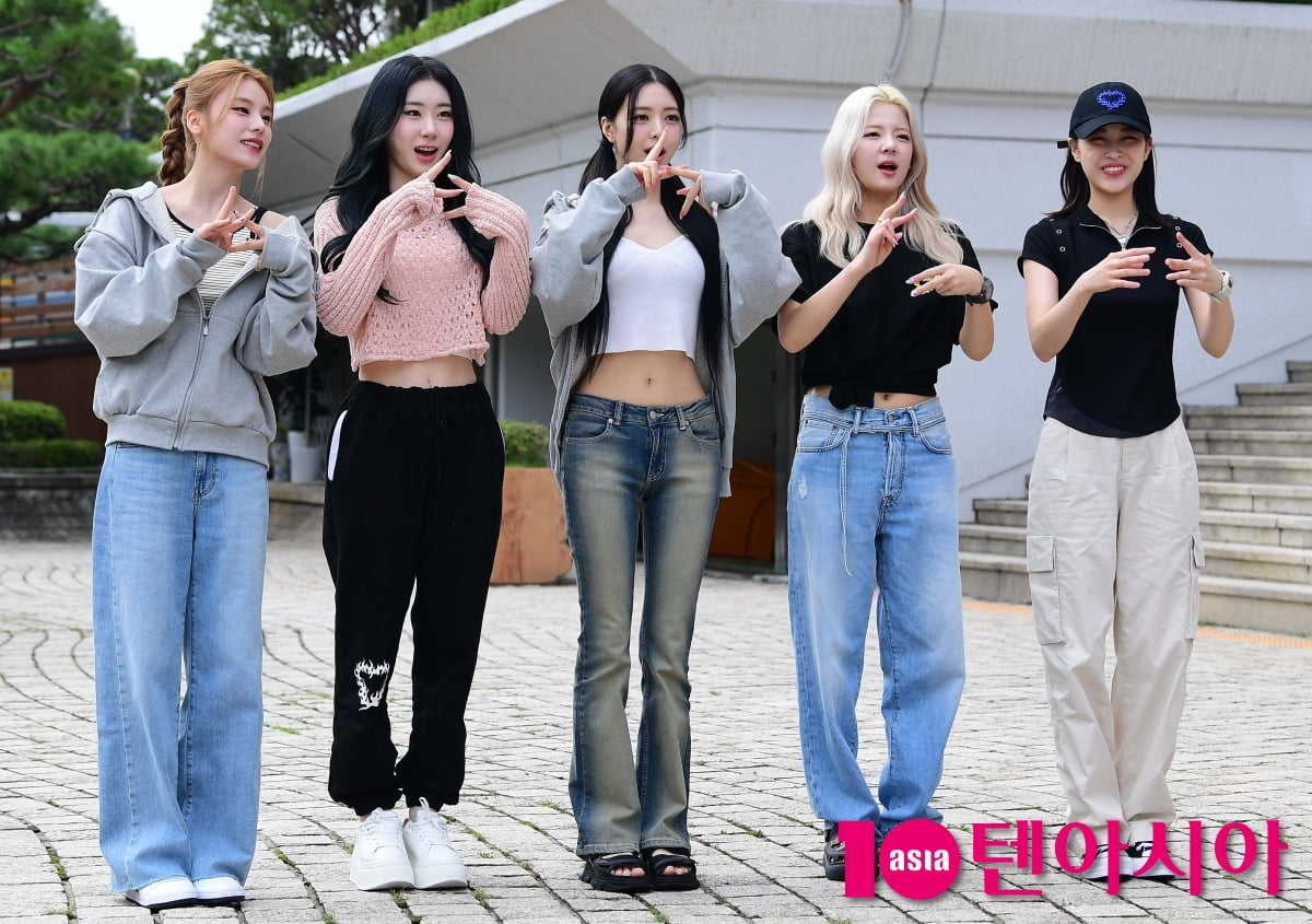 [TEN포토] 있지 '타이틀곡 '케이크' 포인트 안무'