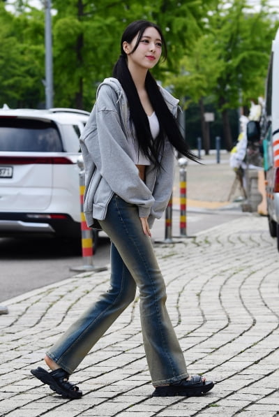 [TEN포토] 있지 유나 '폭염도 질투하는 미모'