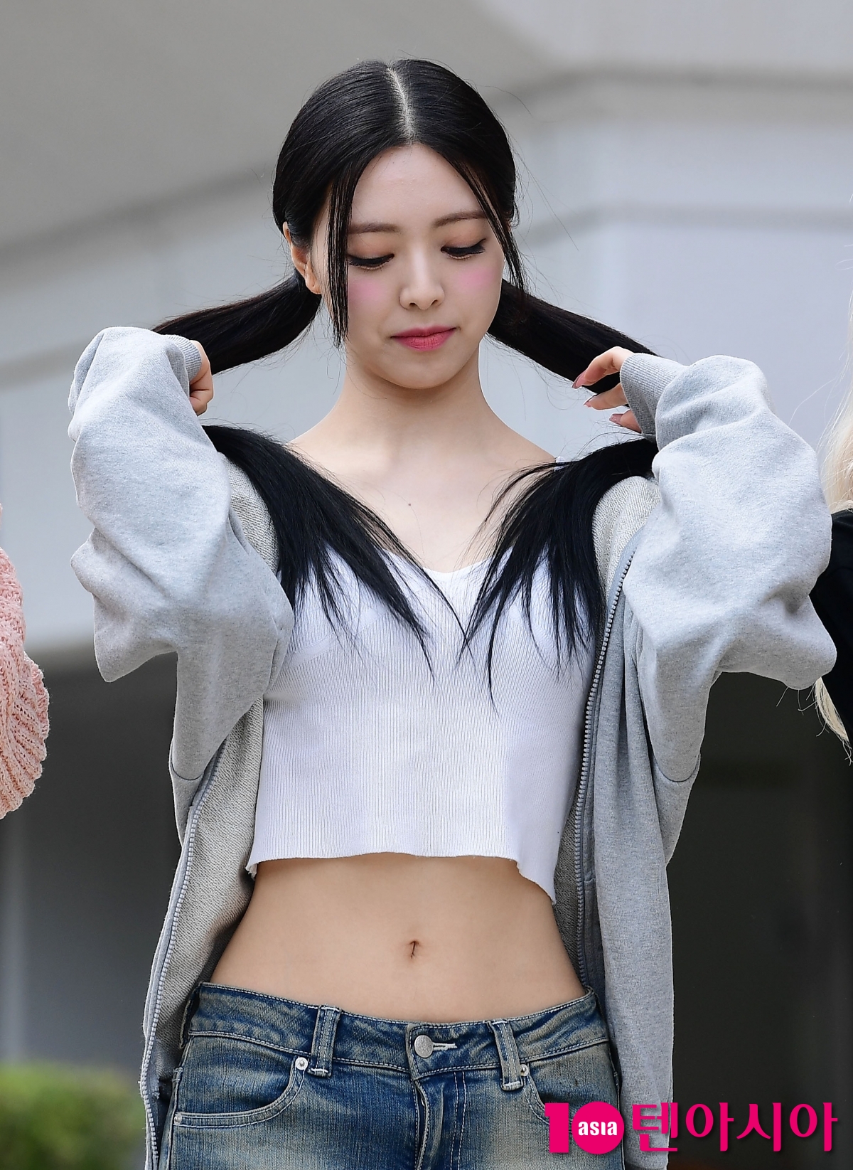 [TEN포토] 있지 유나 '한줌 허리'