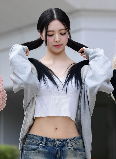 [TEN포토] 있지 유나 '한줌 허리'