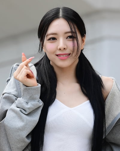 [TEN포토] 있지 유나 '하트 마저 사랑스러워'