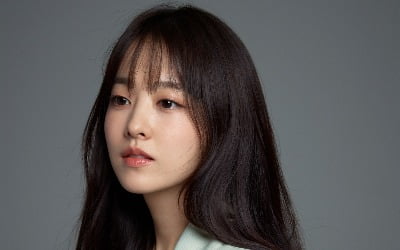 Actor Park Bo-young "I filmed a wedding with my counterpart actor Park Seo-joon for the first time"